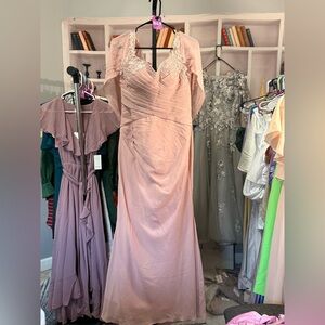 NWOT-Chic Blush Maxi Dress with Lace Accents has Cape sleeves. New no tags